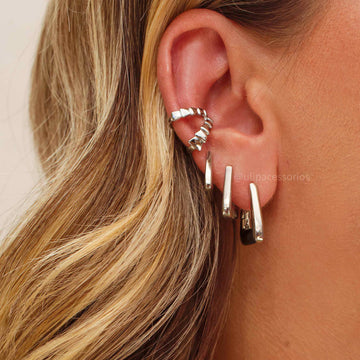 Brinco argola G Silvia triangular lisa com banho de ródio branco