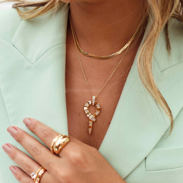 Colar pingente snake escamas lisas e cravejadas dourado