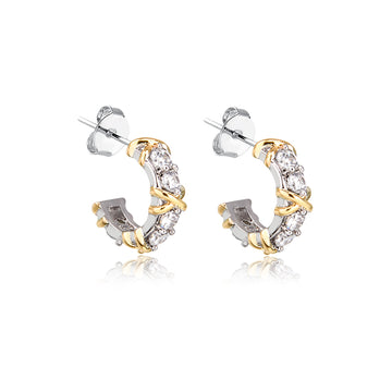 Brinco argola Antônia detalhe em X menor e banho de ródio branco