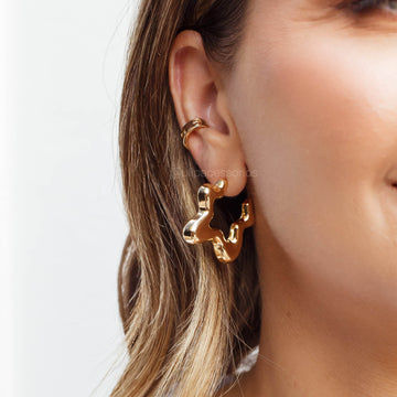 Brinco argola estrela orgânica bold com banho de ouro 18k