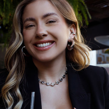 Colar ovais orgânico com zircônia cristal com banho de ródio branco