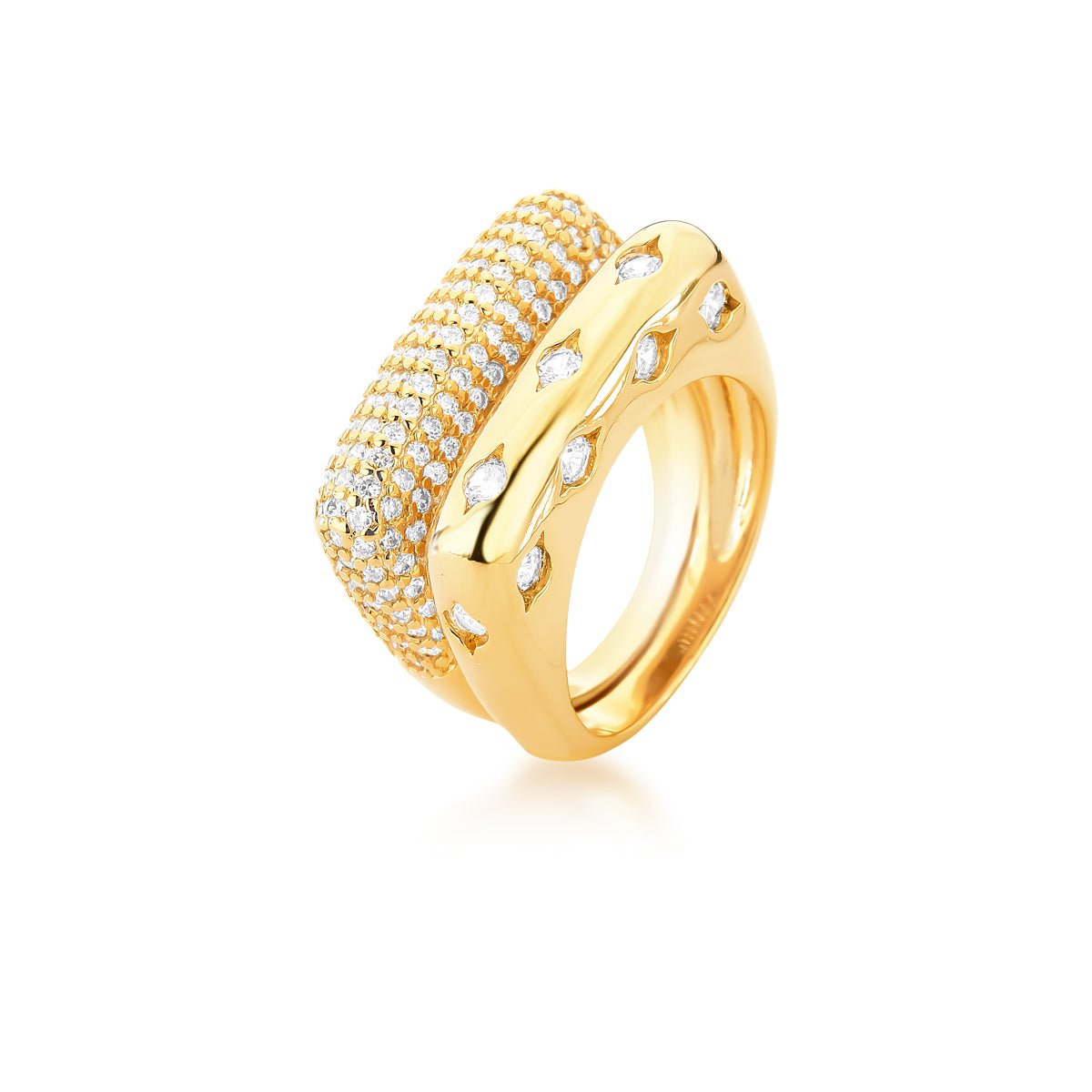 Anel duplo quadrado com detalhes cravejado e ponto de luz com banho de ouro18k