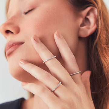 Anel aliança slim cravejada em prata 925