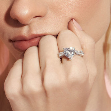 Anel prata 925 coração com detalhe retangular e oval cristal