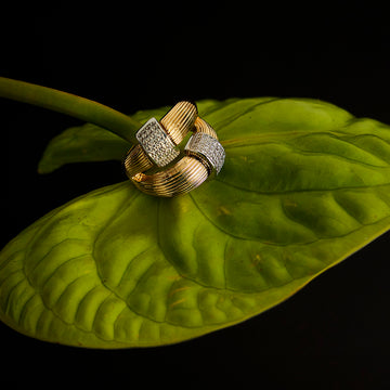 Anel linhas frisadas com detalhe cravejado com banho de ouro 18k