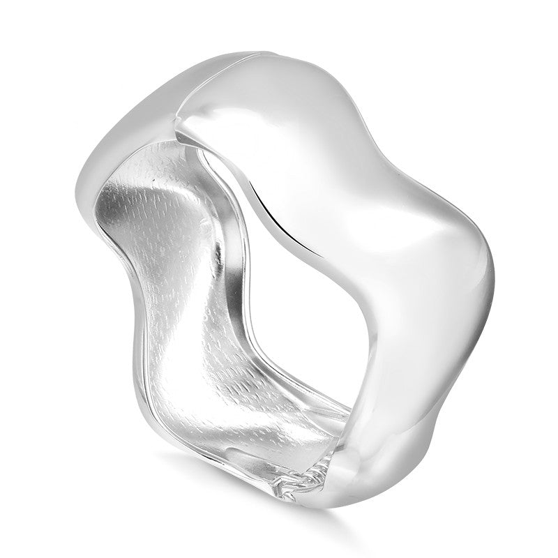 Pulseira maxi bracelete ondulado com banho de ródio branco