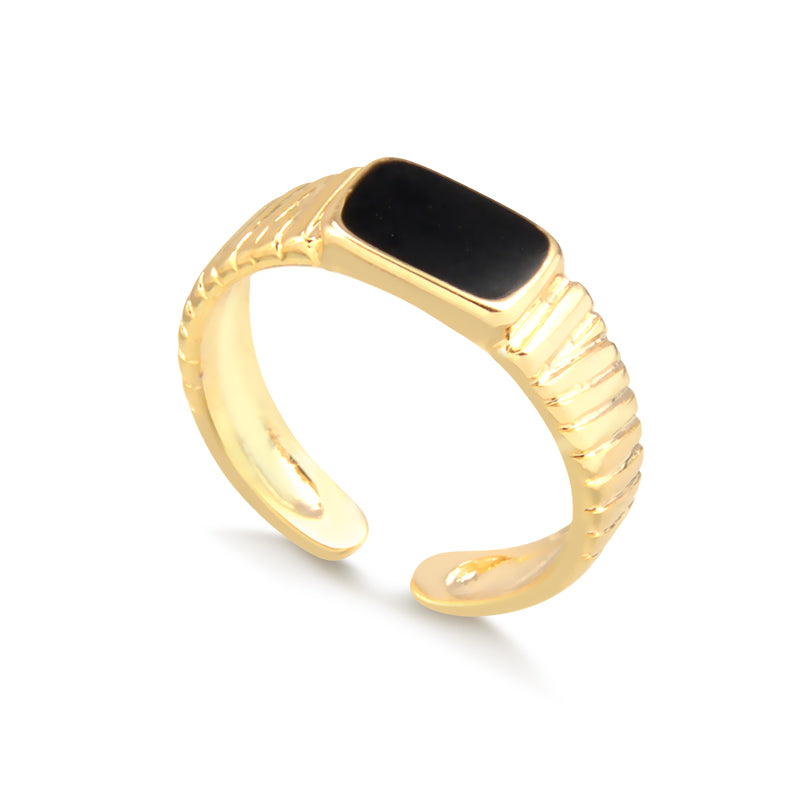 Anel retângulo preto e banho de ouro 18k
