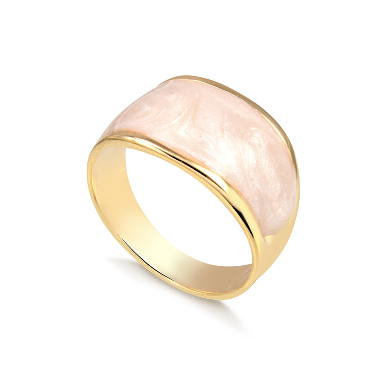 Anel largo abaloado com resina nude com banho de ouro 18k