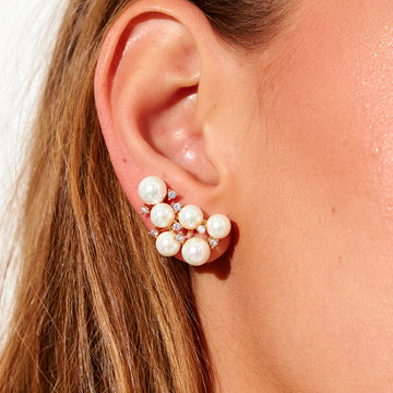 Brinco ear cuff pérolas com pontos de luz e banho de ouro 18k