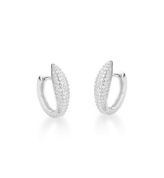 Brinco argola maior cravejada estilo gota com pé alto e banho de ródio branco