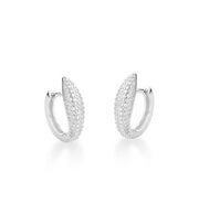 Brinco argola maior cravejada estilo gota com pé alto e banho de ródio branco
