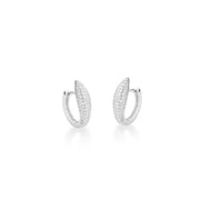 Brinco argola menor cravejada estilo gota com pé alto e banho de ródio branco