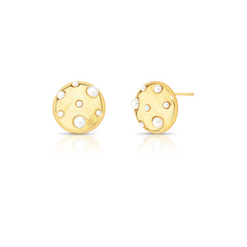 Brinco botão com mini pérolas com banho de ouro 18k