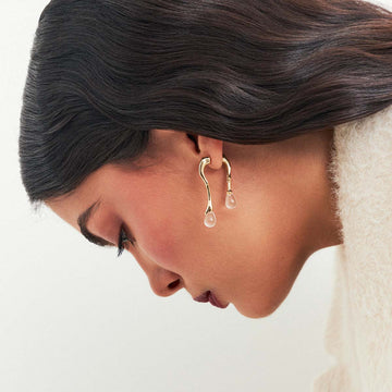 Brinco ear jacket orgânico com gota cristal com banho de ouro 18k