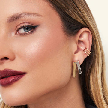 Brinco argola quadrada dupla lisa com mistura de banhos