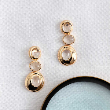 Brinco 3 ovais cascata com entorno liso e banho de ouro 18k