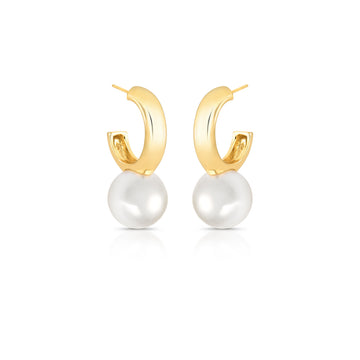 Brinco argola maior com pérola e fecho tarraxa e banho de ouro 18k