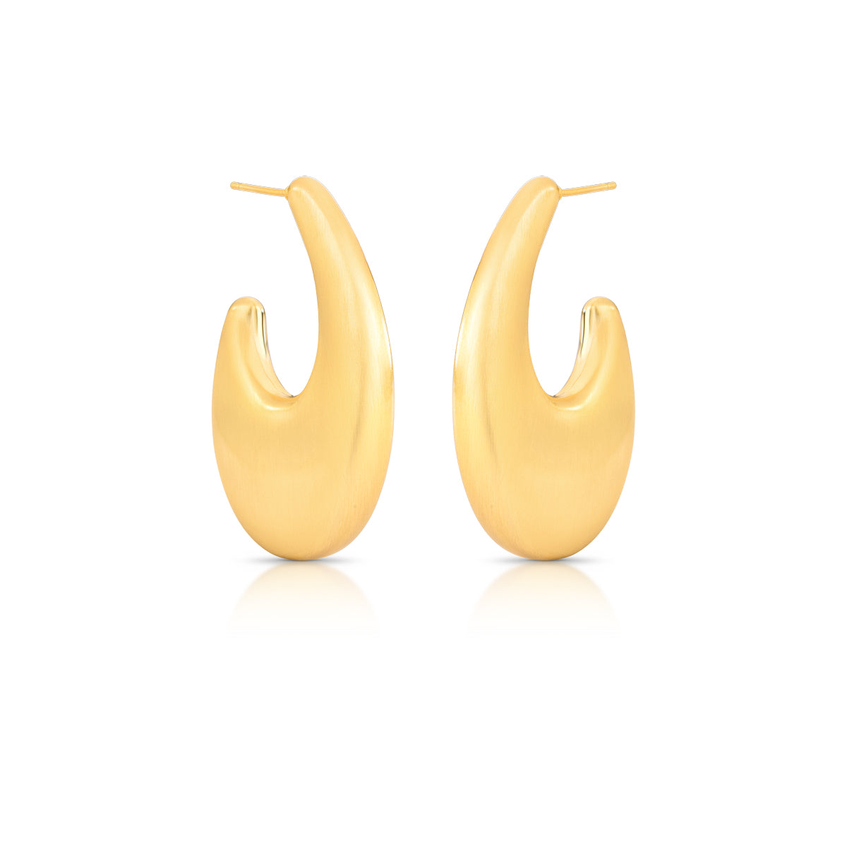 Brinco argola vírgula slim com acabamento fosco e banho de ouro 18k