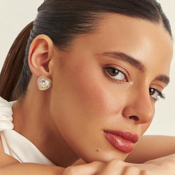 Brinco coração cristal com resina entorno com banho de ouro 18k