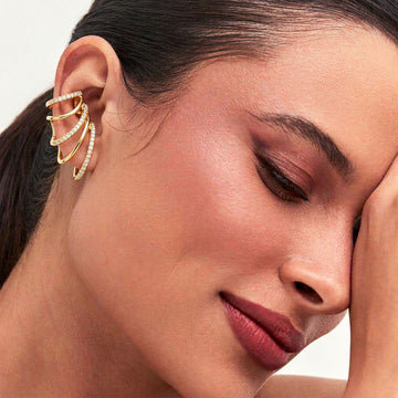 Brinco ear cuff linhas lisas e cravejadas slim com banho de ouro 18k
