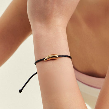 Pulseira regulável fio encerado com gota lisa dourada