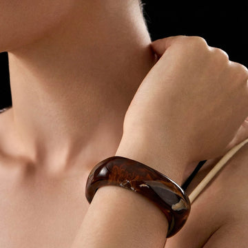 Pulseira bracelete quadrada resina marrom