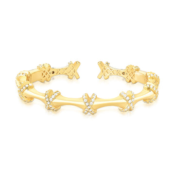 Pulseira bracelete liso detalhe em X cravejado com banho de ouro 18k