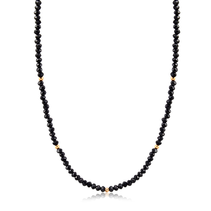 Colar cristais pretos com detalhe dourado