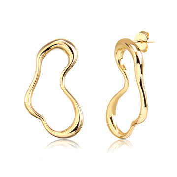 Brinco orgânico vazado com banho de ouro 18k