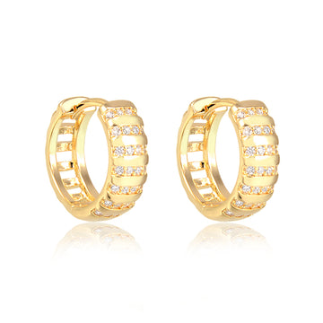 Brinco argola lisa e cravejada maior com banho de ouro 18k