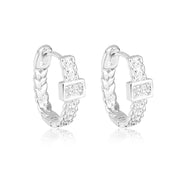 Brinco argola trabalhada com retângulo cravejado com banho de ródio branco