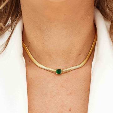 Colar snake com quadrado esmeralda dourado