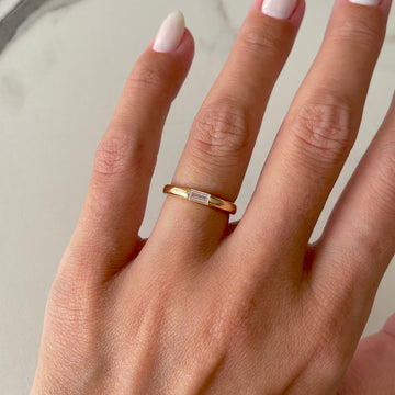Anel slim com navete cristal dourado