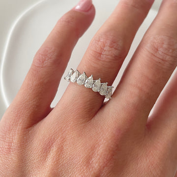 Anel MOISSANITE meia aliança gotas em prata 925