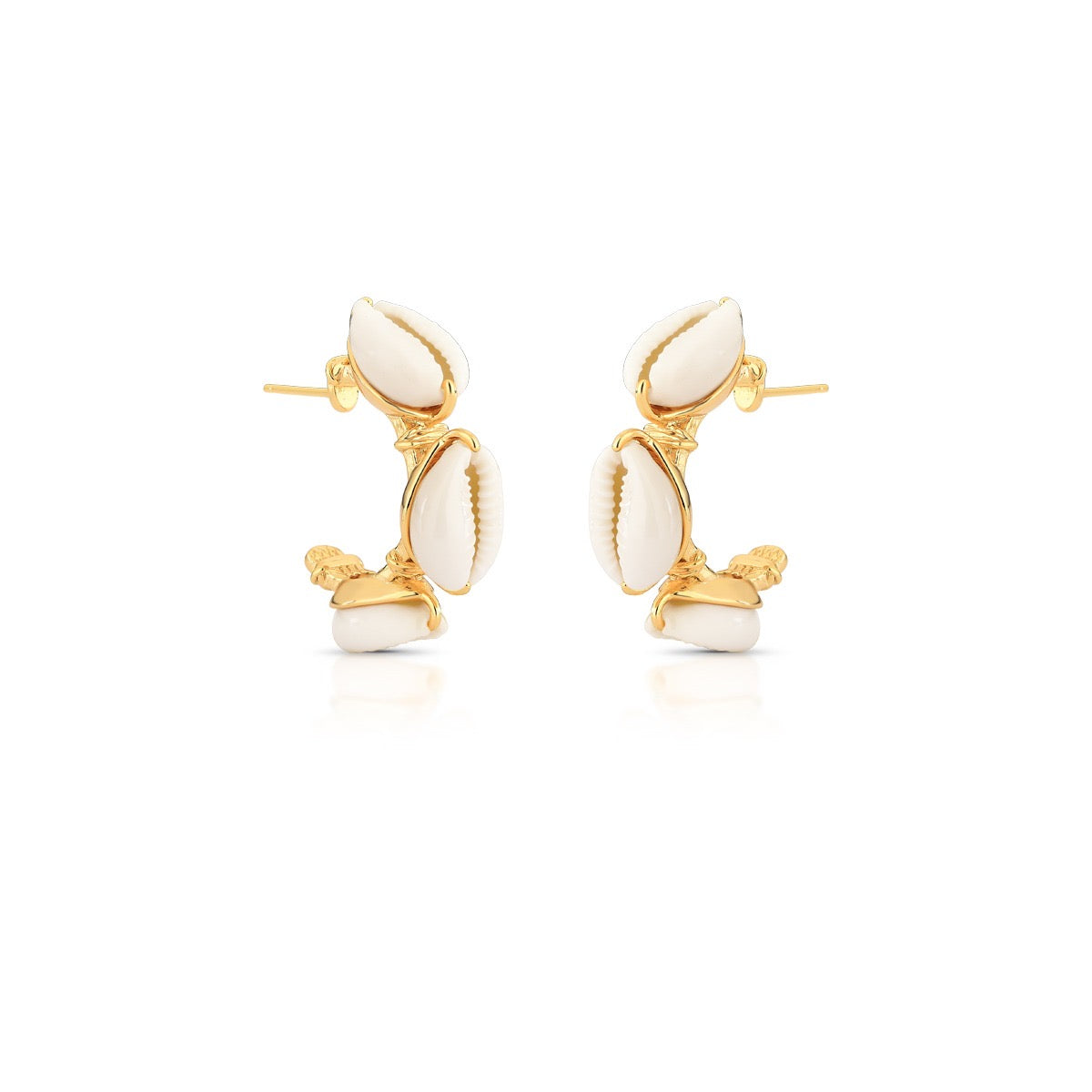 Brinco argola buzios com banho de ouro 18k
