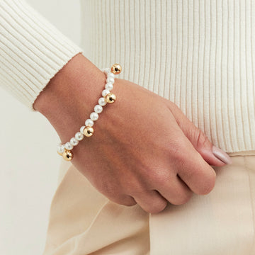 Pulseira pérolas e esferas com banho de ouro 18k