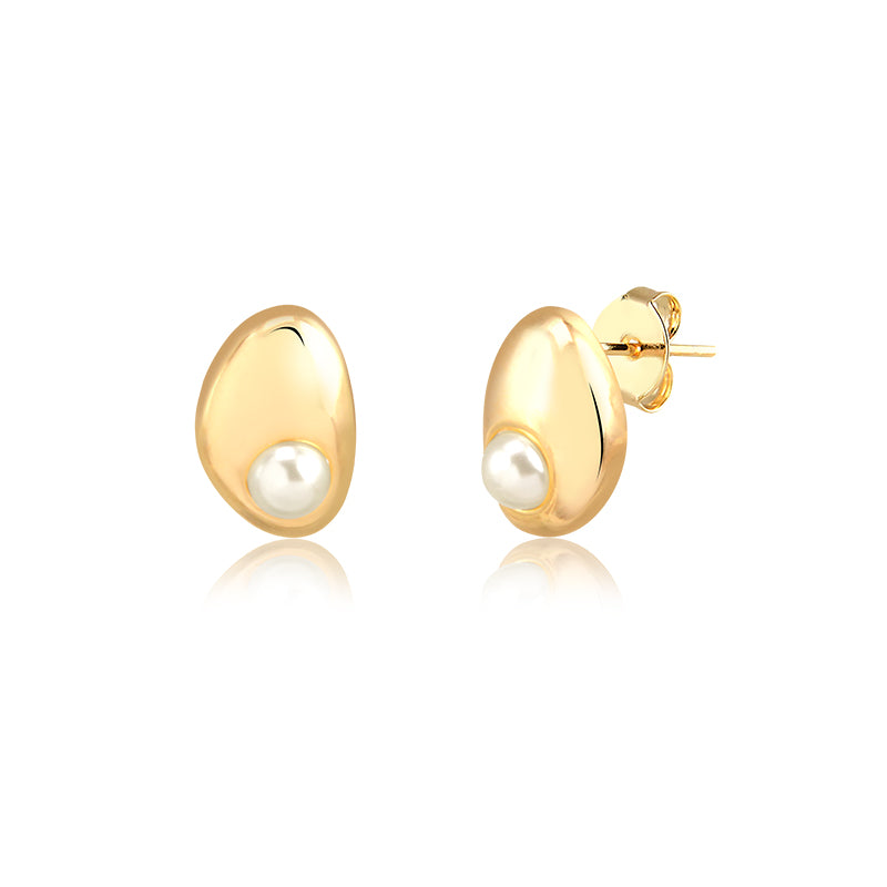 Brinco oval liso com pérola com banho de ouro 18k