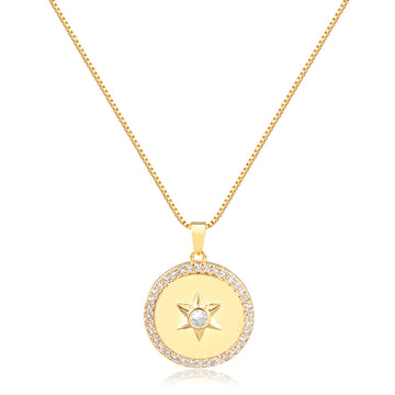 Colar medalha estrela com entorno cravejado com banho de ouro 18k