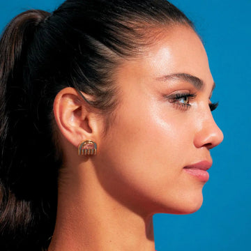 Brinco com detalhe cristal e banho de ouro 18k