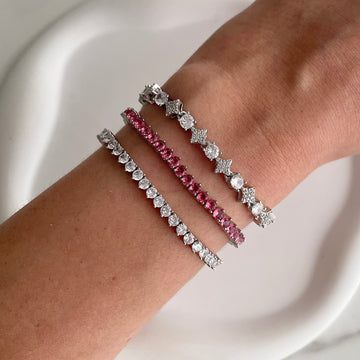 Pulseira riviera com detalhes cravejados com banho de ródio branco