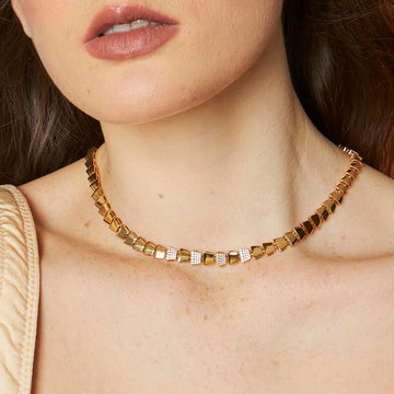 Colar Luxo escamas lisas e cravejadas banhado a ouro 18k