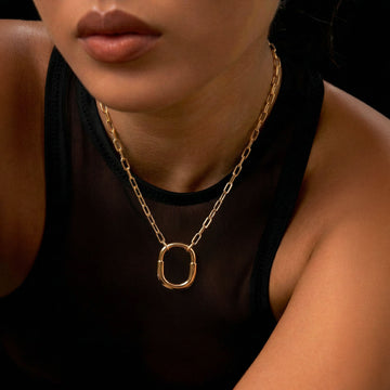 Colar lock com elos finos e banho de ouro 18k