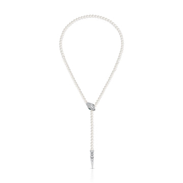 Colar pérolas regulável com pingente snake cravejado e banho de ródio branco