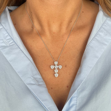 Colar crucifixo em prata 925 com corações em zircônia cristal Luxo e banho de ródio branco