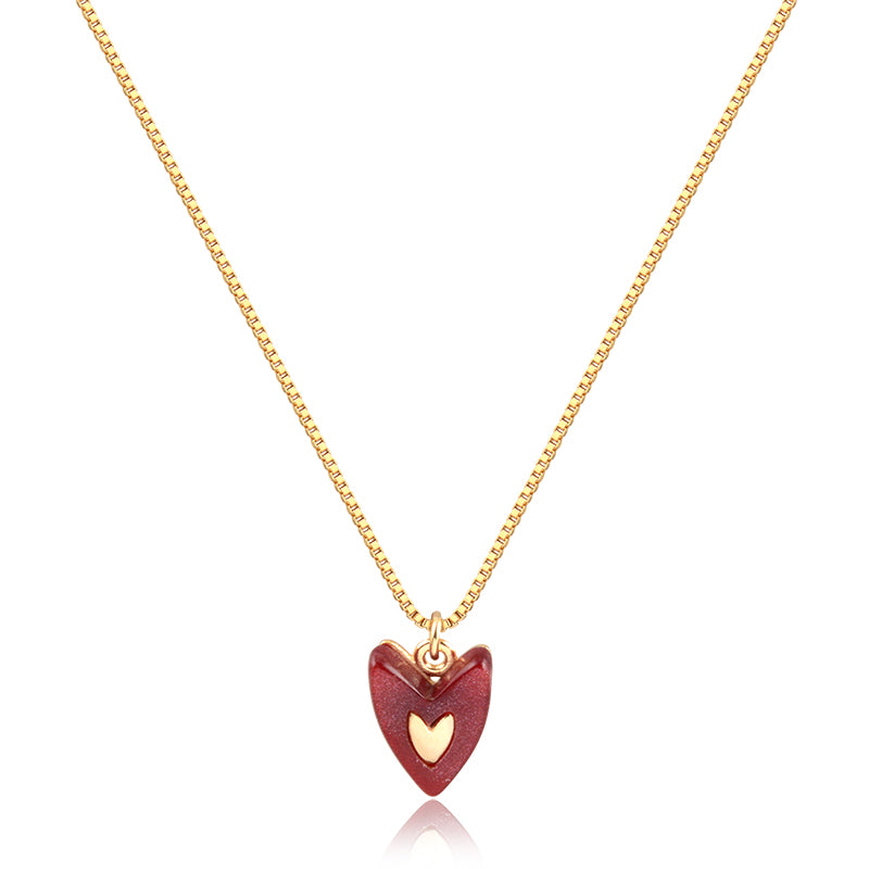 Colar coração resina marrom com banho de ouro 18k
