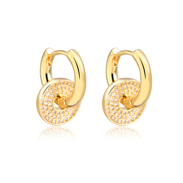 Brinco argola com pingente oval cravejado com banho de ouro 18k