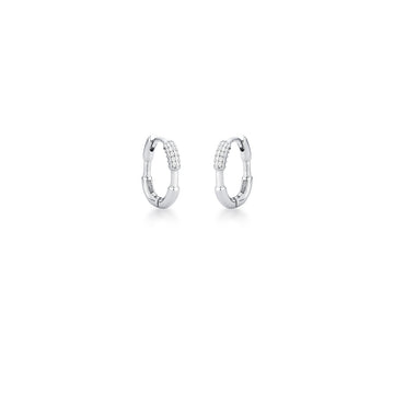 Brinco argola oval detalhe cravejado em ródio branco