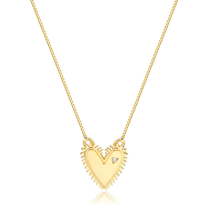 Colar coração pontiagudo com ponto de luz cristal com banho de ouro 18k