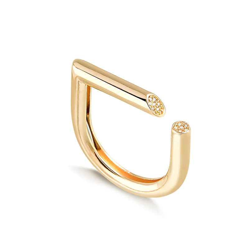 Anel quadrado aberto com detalhe cravejado dourado