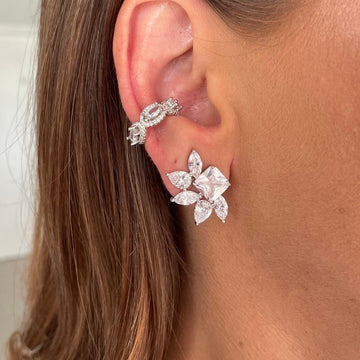 Brinco quadrado com gotas e zircônia cristal e banho de ródio branco